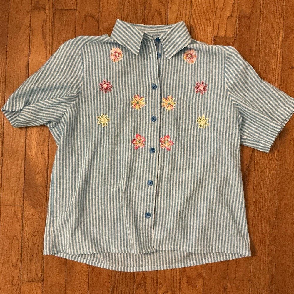 Napa Valley Women's Small‎ Blue Pinstripe Short Sleeve Floral Embroidered Top